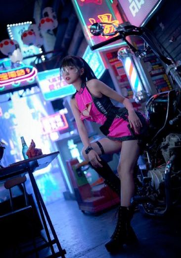 25岁女高中生动漫
