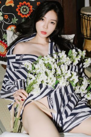 军舰上的女士兵